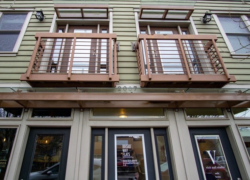 2007 NE Broadway in Portland, OR - Building Photo