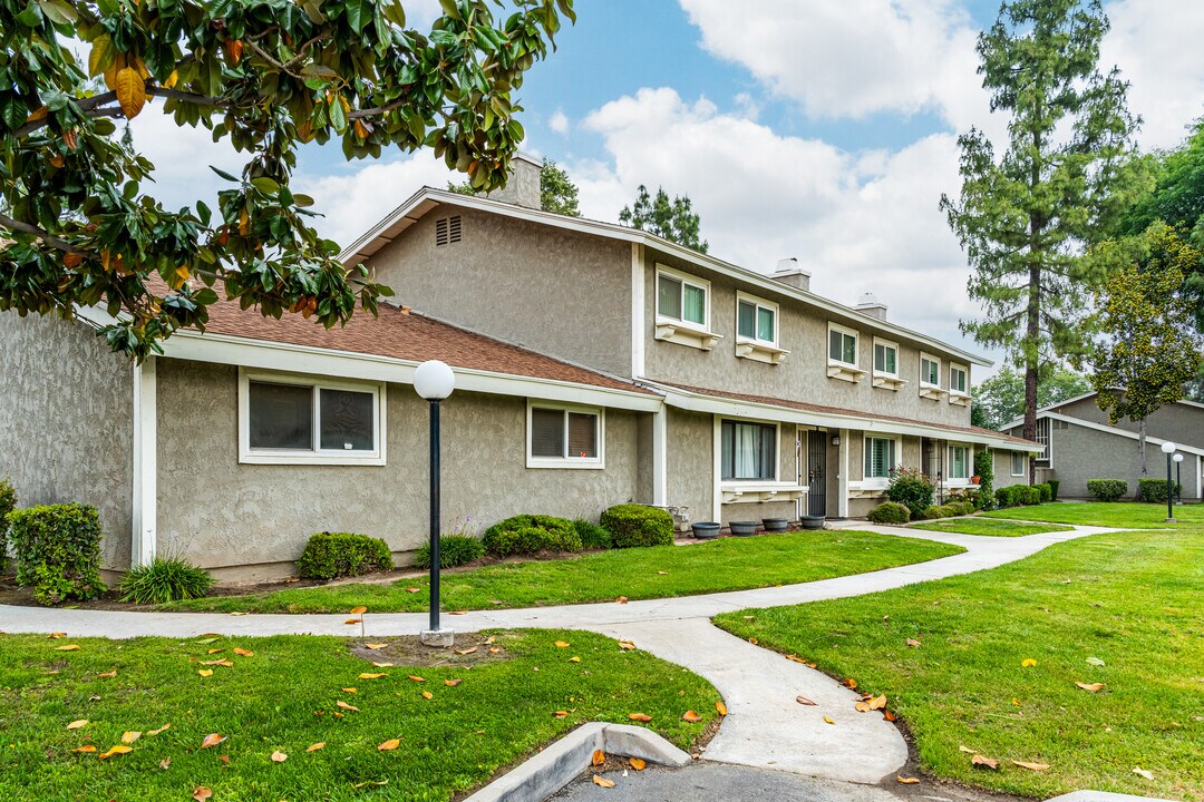 Vista Loma Village in Redlands, CA - Building Photo