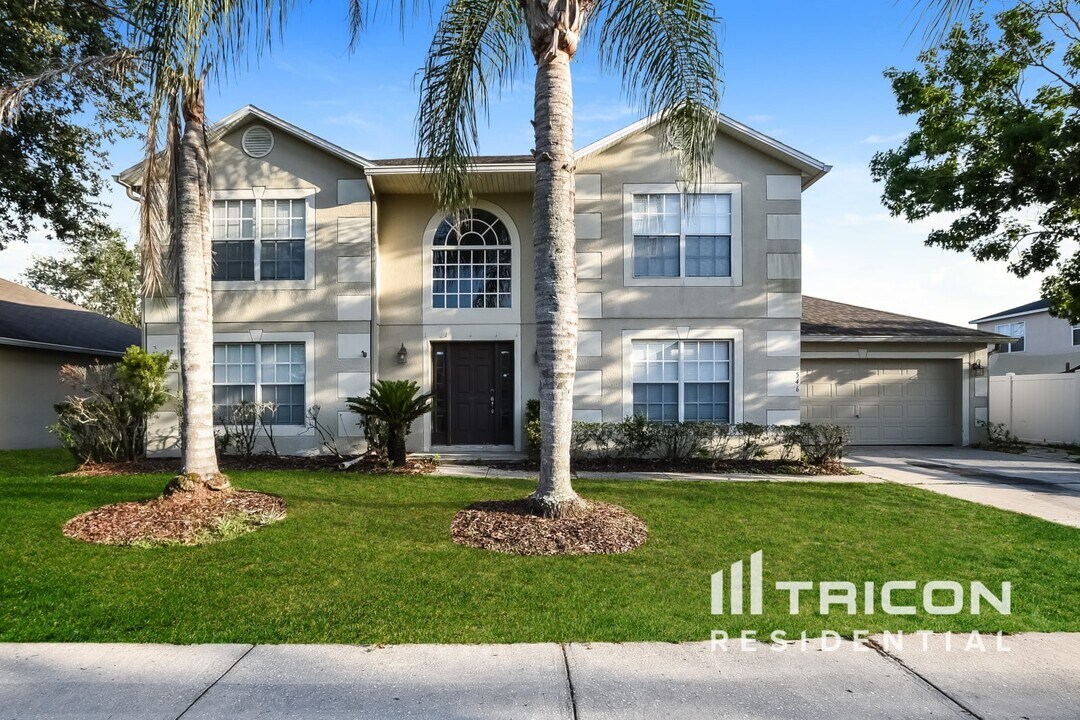 546 Granite Cir in Chuluota, FL - Building Photo