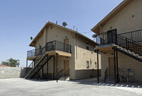 1068 W 5th St, Unit 4 in San Bernardino, CA - Building Photo - Building Photo