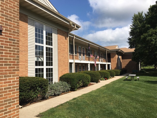 Bay View Apartments 55+ Community in Machesney Park, IL - Building Photo - Building Photo