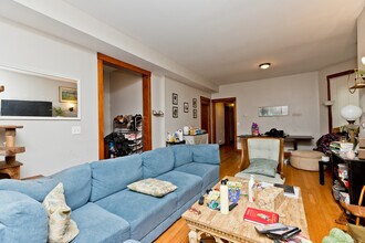 1320 W Farwell Ave, Unit 1 in Chicago, IL - Building Photo - Building Photo