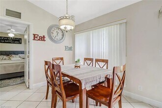 2036 SE 24th St in Cape Coral, FL - Foto de edificio - Building Photo
