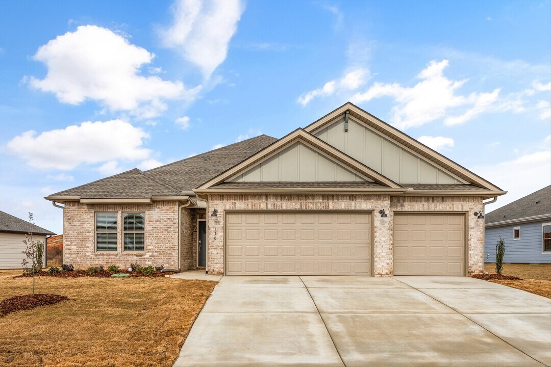 130 Stockholm Ln in Huntsville, AL - Building Photo