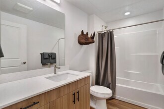 Lotus Republic Apartments in Salt Lake City, UT - Foto de edificio - Building Photo