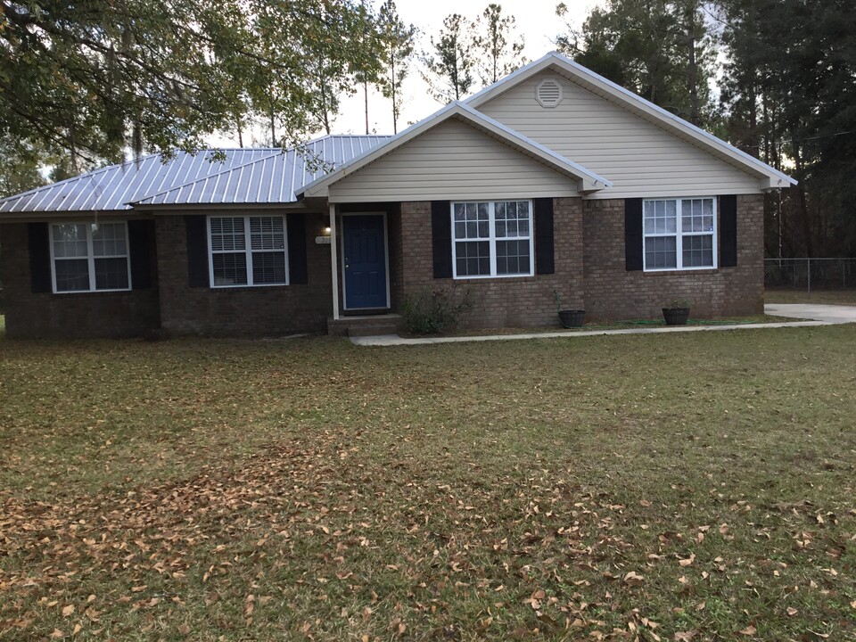 208 Mill Pond Rd SE in Ludowici, GA - Building Photo