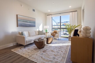 Bimini Square Apartments in Cape Coral, FL - Building Photo - Building Photo