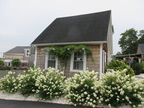 255 Pequot Ave in New London, CT - Building Photo - Building Photo