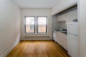 1034 Dempster St in Chicago, IL - Foto de edificio - Building Photo