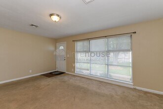 290 Sedgefield Ave in Virginia Beach, VA - Building Photo - Building Photo