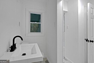 1382 Childress Dr SW in Atlanta, GA - Building Photo - Building Photo