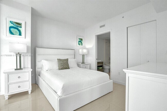1300 S Miami Ave in Miami, FL - Foto de edificio - Building Photo