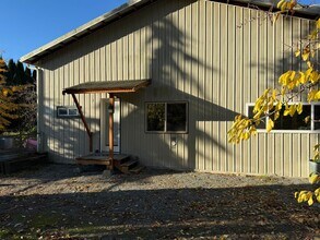 5851 Inez St in Bow, WA - Building Photo - Building Photo