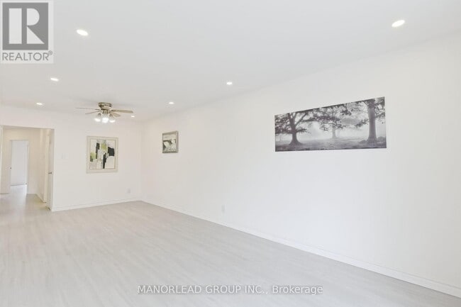 32 Clydesdale Dr in Toronto, ON - Building Photo - Building Photo