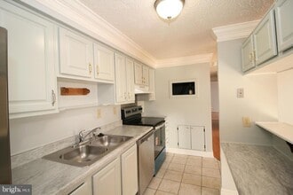 19517 Gunners Branch Rd, Unit 424 in Germantown, MD - Foto de edificio - Building Photo