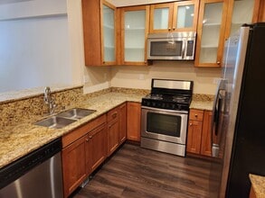 263 W Bakerview Rd, Unit 404 in Bellingham, WA - Building Photo - Building Photo