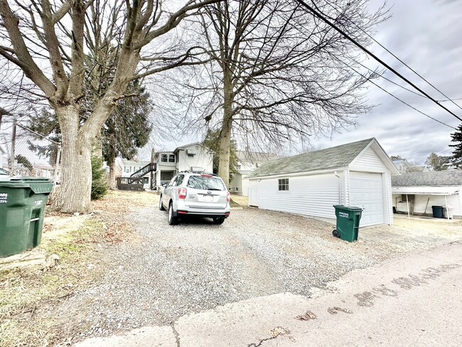 1003 Vine St, Unit 201 in Danville, PA - Foto de edificio - Building Photo