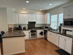 1800 Oak St in Torrance, CA - Building Photo - Building Photo