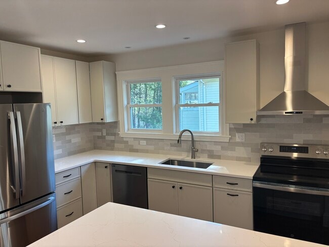 24 Jonathan St in Belmont, MA - Foto de edificio - Building Photo