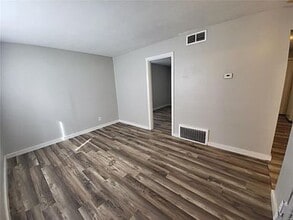 6156 Jackson Ave in Berkeley, MO - Building Photo - Building Photo