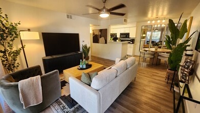 Mica Apartments in Tucson, AZ - Foto de edificio - Building Photo