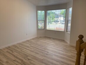1439 N 2375 W in Layton, UT - Foto de edificio - Building Photo