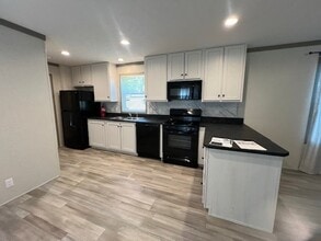 14566 Red Bud Trail N in Buchanan, MI - Building Photo - Building Photo
