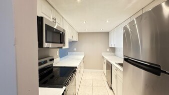 1950 N Congress Ave in West Palm Beach, FL - Building Photo