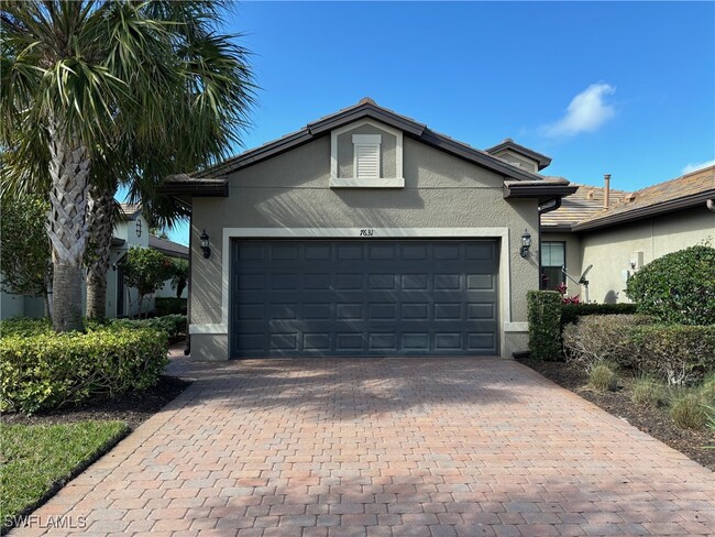 7631 Jacaranda Ln in Naples, FL - Foto de edificio - Building Photo