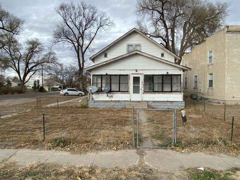 526 Jackson St in Sterling, CO - Foto de edificio