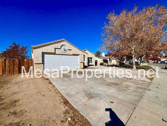 13156 Bennington Dr in Victorville, CA - Building Photo - Building Photo
