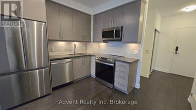 105-2105 Oneida Crescent in Richmond Hill, ON - Building Photo - Building Photo