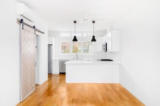 1964 S Grand St in Seattle, WA - Building Photo - Building Photo