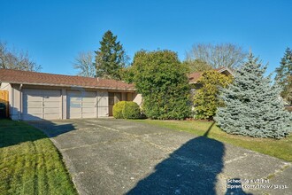 265 SW Salix Terrace in Beaverton, OR - Building Photo - Building Photo