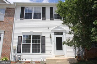 11130 Hollowbrook Rd in Owings Mills, MD - Building Photo