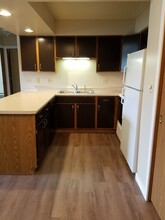 828 Ann Ct, Unit L in Plymouth, WI - Building Photo - Building Photo