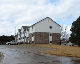 Gold Coast Square Apartments & Townhomes in Papillion, NE - Building Photo - Building Photo