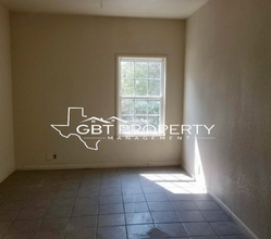 1 Bedroom & 2 Bedroom Apartments in Hamilton, TX - Building Photo - Interior Photo