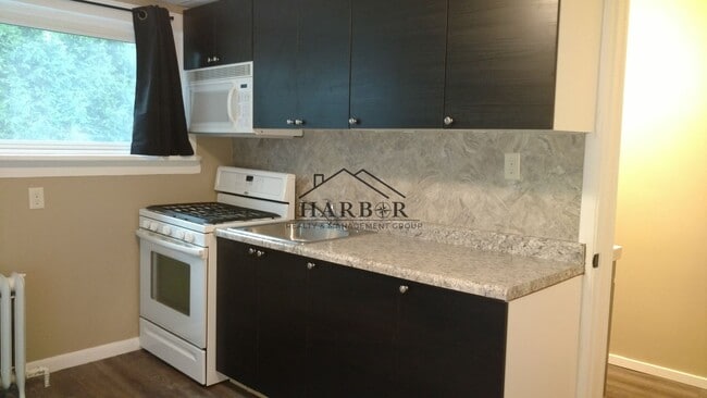 property at 28 6th Ave SE