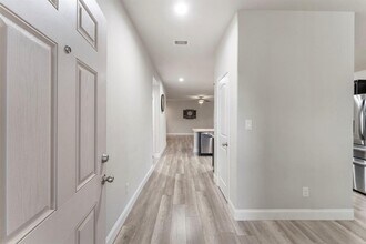 14077 Lake Cres Dr in Conroe, TX - Building Photo - Building Photo