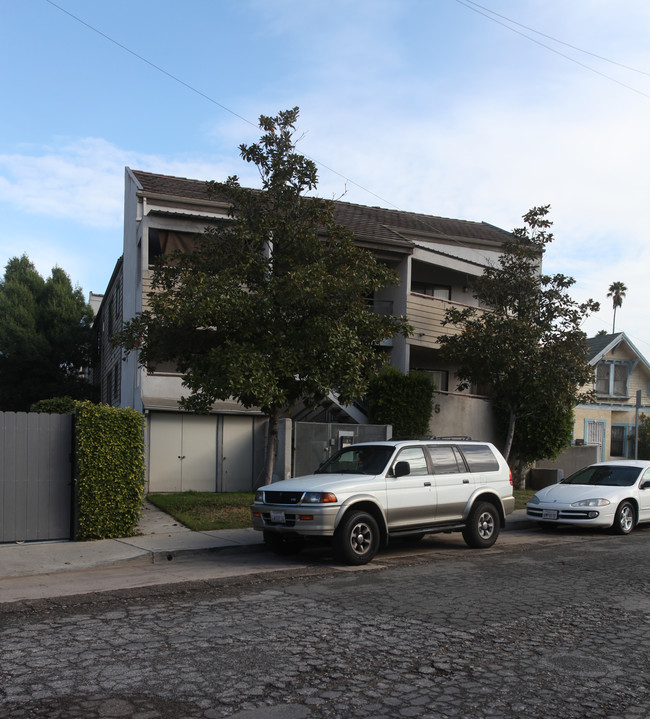 6415 Roble Ave in Los Angeles, CA - Building Photo - Building Photo