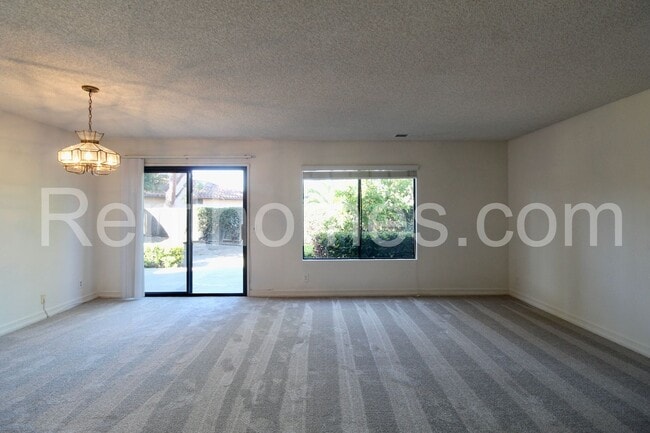 10808 Red Fern Cir in San Diego, CA - Building Photo - Building Photo