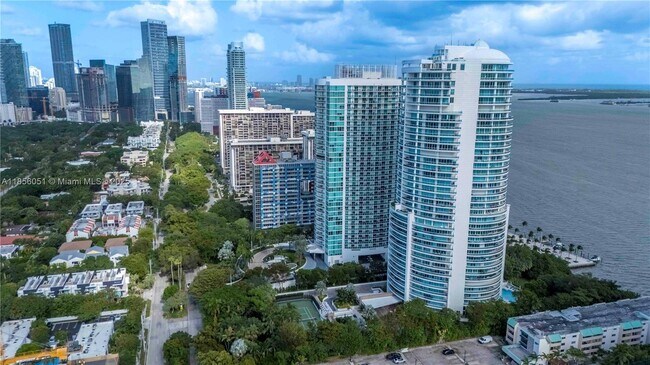 2127 Brickell Ave in Miami, FL - Building Photo - Building Photo