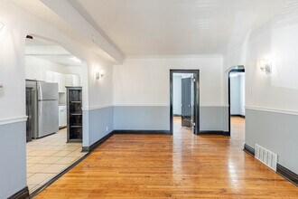 2453 W 56th St in Chicago, IL - Building Photo - Building Photo