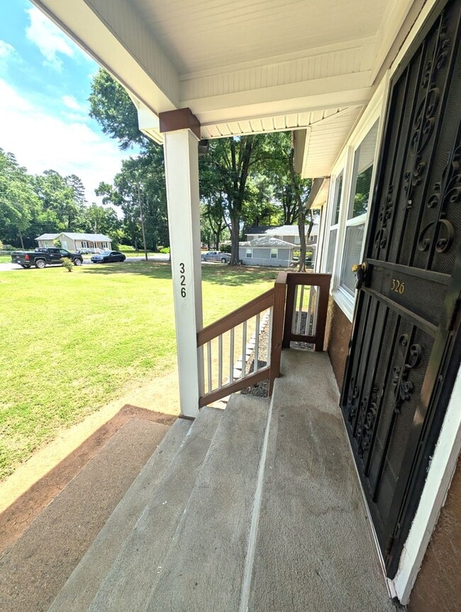 326 Honeywood Ave in Charlotte, NC - Building Photo - Building Photo