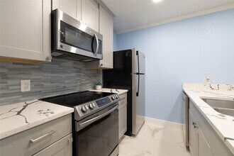 6501 E Hill Dr in Austin, TX - Building Photo - Building Photo