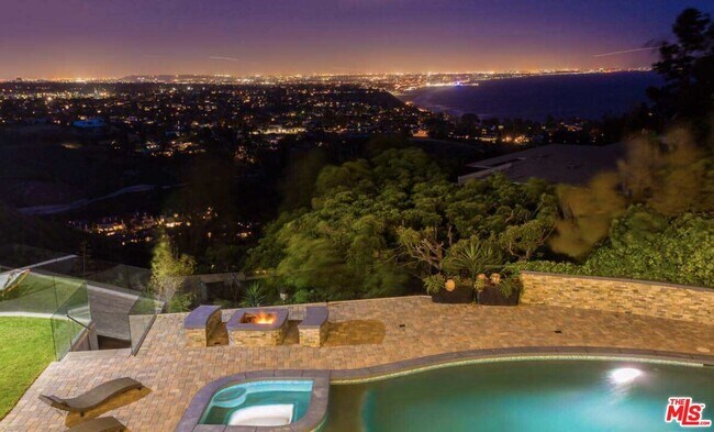 770 Paseo Miramar in Los Angeles, CA - Building Photo - Building Photo