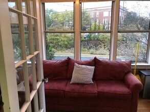 61 Burr St, Unit Floor 2 in West Hartford, CT - Foto de edificio - Building Photo