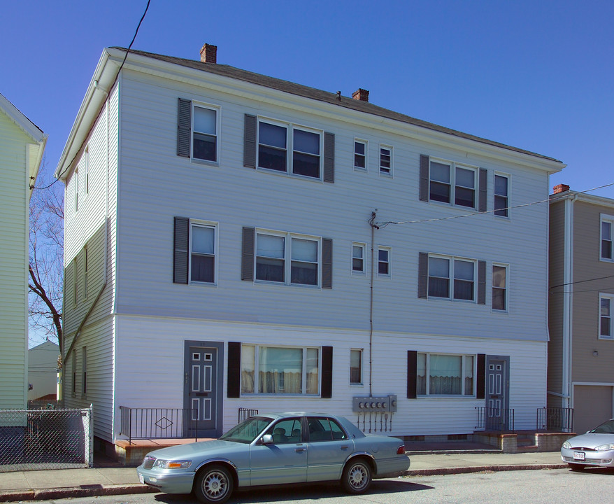 23-25 Tripp St in Fall River, MA - Foto de edificio