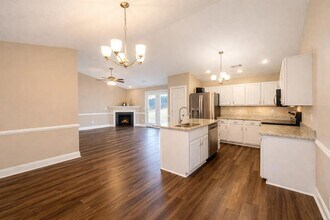 207 Manitou Way in Fountain Inn, SC - Building Photo - Building Photo